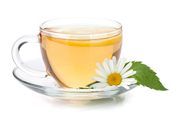 常喝野菊花茶,有散风热、平肝明目之功效。(图片来源:Fotolia) 常喝野菊花茶,有散风热、平肝明目之功效。(图片来源:Fotolia)