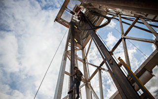 有研究认为，地震次数的激增或与开采页岩油气的钻井作业有关联(Photo by Andrew Burton/Getty Images)