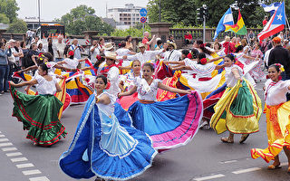 法兰克福文化节大游行 外国人唱主角（1）
