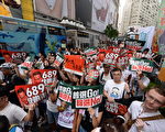 無懼恐嚇 香港「七·一」大遊行風雨中起步