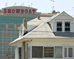 全美最大的赌城经营商凯撒娱乐公司6月27日宣布，大西洋城秀船赌场（Showboat）将于8月31日关闭。图为秀船赌场。(read SAUL LOEB/AFP/Getty Images)