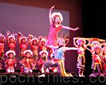 “第28届中国舞蹈节”舞剧“台湾山地组曲”，叙说山地酋长与公主恋爱故事。（张维娜/大纪元）