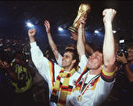 1990年意大利世界杯决赛上，德国队1-0战胜阿根廷夺冠 (Lutz Bongarts/Bongarts/Getty Images)