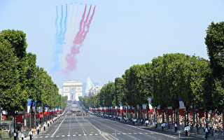 组图：法国国庆阅兵 全民庆典 呼唤和平