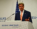 2014年7月15日，美国国务卿克里在奥地利首都维也纳的记者会上，讲述对伊朗核谈判的要求。（Hasan Tosun/Anadolu Agency/Getty Images）