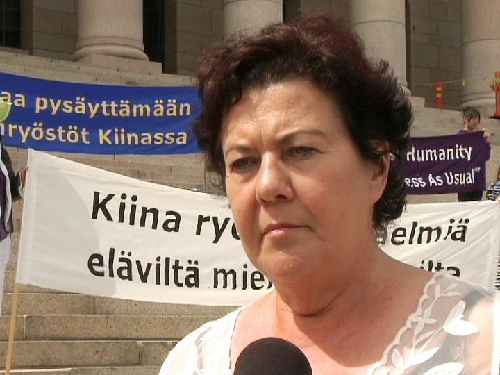 芬兰国会议员帕洛涅米(Aila Paloniemi)谴责中共活摘罪行。(明慧网)