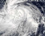 颱風雷馬遜襲擊菲律賓造成38人死亡，至少8人失蹤，已轉向越南前進，越南官方呼籲各地加強防範。(AFP)