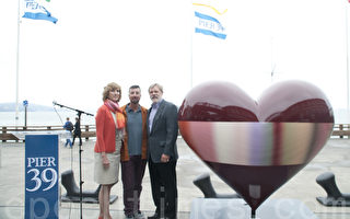「敞開心扉」雕塑 舊金山39號碼頭揭幕