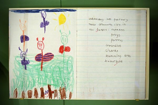 威廉王子5歲時用過的練習本(CARL COURT/AFP/Getty Images) 威廉王子5歲時用過的練習本(CARL COURT/AFP/Getty Images)