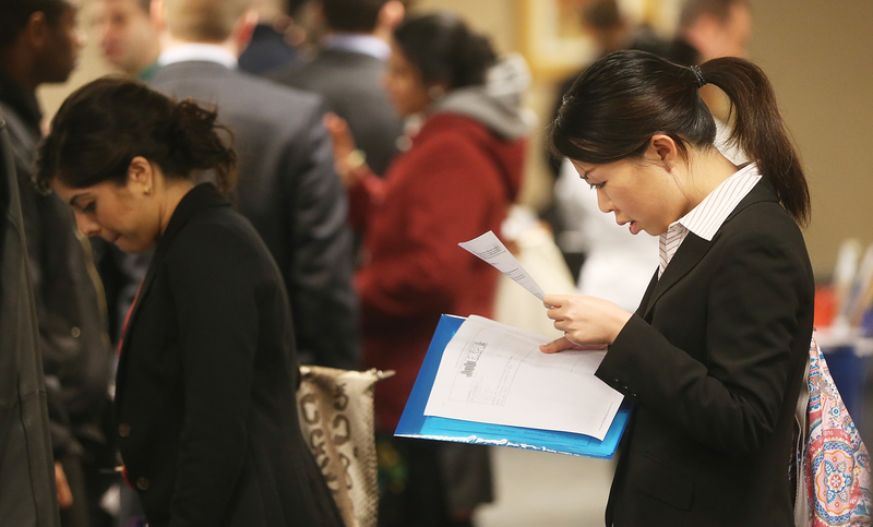 联邦发失业额外救济金全美35州获批准 300美元 每周 川普 大纪元