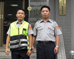 拋錨車佔據車道 警幫忙推車