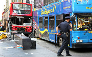 纽约时报广场巴士相撞 14伤