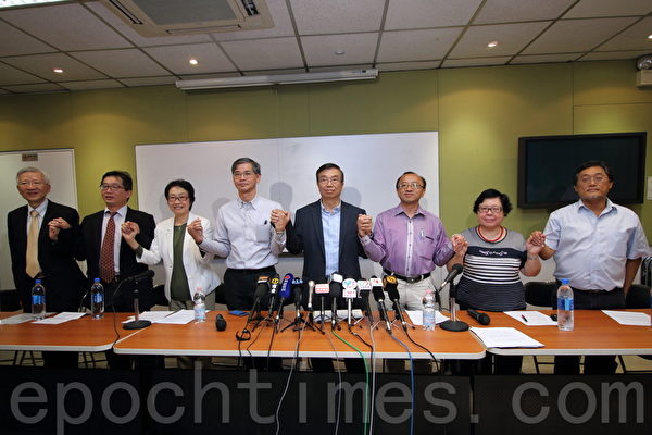 香港39名學者和政界人士聯署聲明,希望社會尋求共識實現普選。(蔡雯文/大紀元) 香港39名學者和政界人士聯署聲明,希望社會尋求共識實現普選。(蔡雯文/大紀元)