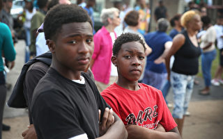 非裔青年被擊斃 美國非裔家庭緊急施教