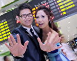 愛情的「園」頭 新人高鐵站拍婚紗
