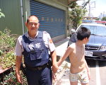 身心障礙男童路上亂轉 警助返家