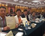 香港民主派立法會議員8月21日到深圳會見北京官員討論政改，雙方分歧嚴重。（單仲偕提供圖片）