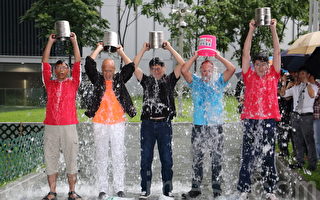 冰桶挑战香港政经名人齐“倒凉”