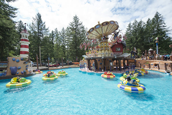 Cultus Lake Waterpark是卑诗省最大的水上乐园。(大纪元) Cultus Lake Waterpark是卑诗省最大的水上乐园。(大纪元)
