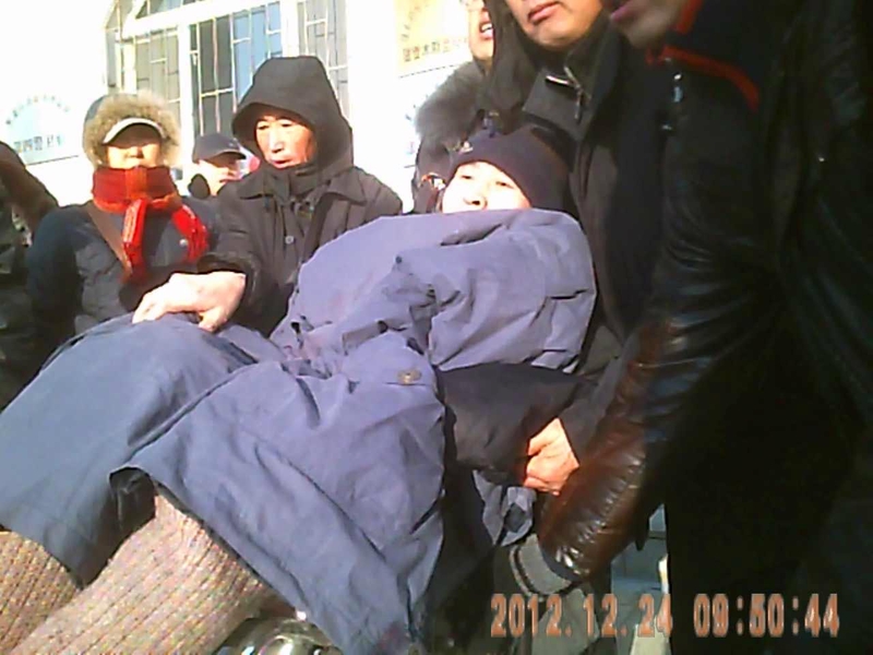 2012年12月24日出獄時的張普賀已被迫害致重度傷殘。(明慧網)