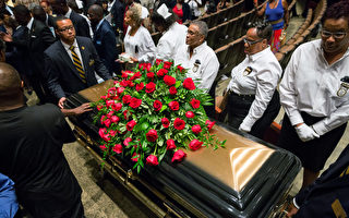 美国密州数千人参加黑人青年布朗的葬礼