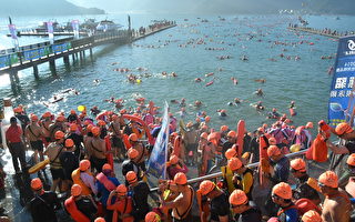 日月潭万人泳渡   2万7千名泳士挑战成功