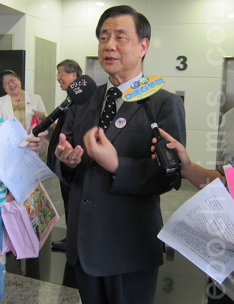 9月10日“世界自杀防治日”即将到来,31日台湾自杀防治学会理事长李明滨接受记者采访表示,自杀防治方面,重要性在建立救人的关怀文化。(钟元/大纪元) 9月10日“世界自杀防治日”即将到来,31日台湾自杀防治学会理事长李明滨接受记者采访表示,自杀防治方面,重要性在建立救人的关怀文化。(钟元/大纪元)