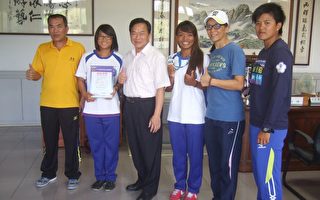 亚洲青年划船赛 水商摘女子金牌