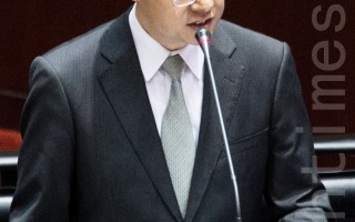 行政院长江宜桦16日表示，行政部门的相关责任归属，等风波告一段落，问题厂商该负责的刑责都起诉之后，也将一并检讨。（陈柏州 /大纪元）