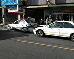 粗心媽 小孩獨留車上 遭後方車輛追撞