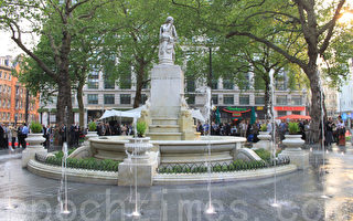 莱斯特广场围绕莎士比亚塑像新建的喷泉。（摄影：李景行/大纪元）