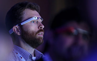 美國電影業界今天表示，電影院應禁止可用來錄影的智慧手錶或智慧眼鏡。圖為谷歌眼鏡（Google Glass）。（Justin Sullivan/Getty Images）
