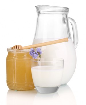 蜂蜜和牛奶(fotolia)