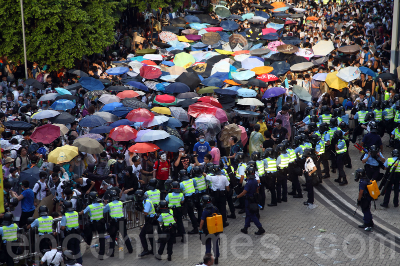 香港“雨伞运动”突破大陆防火墙 冲击中南海