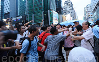 外媒：香港抗議人士拒絕向受僱打手低頭