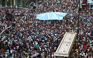 梁振英清場威脅招來香港市民更大抗議