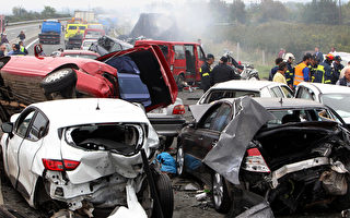 希腊40车连环撞至少5死30伤 有人成焦尸