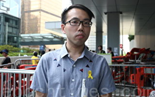 香港政府公务员戴黄丝带支持学生