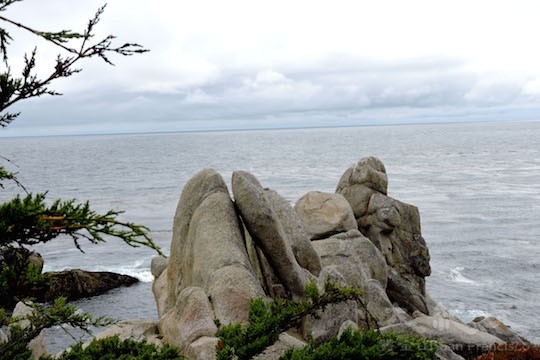海岸礁石(地圖上的景點14﹣15)(王文藝/大紀元) 海岸礁石(地圖上的景點14﹣15)(王文藝/大紀元)
