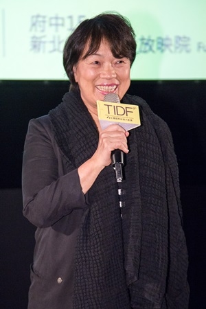 第九屆「台灣國際紀錄片影展」9日晚間在臺北市光點華山電影館舉辦開幕酒會,中華民國文化部部長龍應台特別出席開幕典禮。(TIDF提供) 第九屆「台灣國際紀錄片影展」9日晚間在臺北市光點華山電影館舉辦開幕酒會,中華民國文化部部長龍應台特別出席開幕典禮。(TIDF提供)