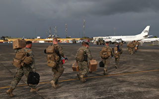 美6架軍機載陸戰隊員 抵西非埃博拉災區