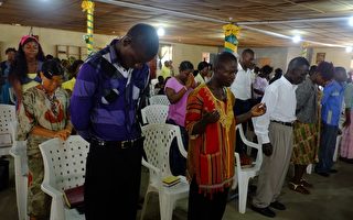 内省祈祷和禁食 利比里亚渴求摆脱埃博拉