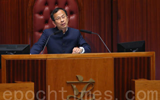 與梁振英唱對台戲 香港立法會主席批「外國勢力」說