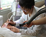 韓國G皮膚科醫院4位一體的新發明，不動刀、不手術只需1—­1.5個小時，就能一次性滿足愛美人士瘦臉、美白、祛皺、收縮毛孔、增強皮膚彈性等多種要求，而且效果佳，無任何副作用。（圖片由G皮膚科醫院提供）