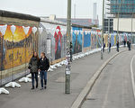 八千气球灯放飞 纪念推倒柏林墙25周年