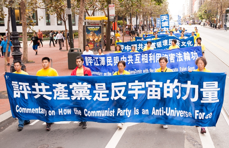 《九評共產黨》的發表,引發中國人退出中共黨團隊組織,只有解體共產黨,神州才能再現輝煌。(戴兵/大紀元)