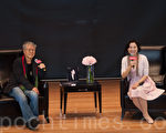 林青霞18日晚間於臺北舉行《雲來雲去》新書發表會，在近300名粉絲面前與好友蔣勳（左）對談。（王仁駿／大紀元）