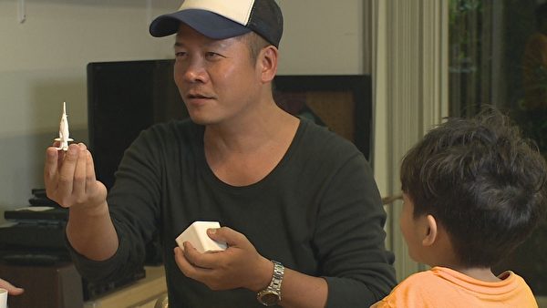 台唱片設計師蕭青陽 自曝一度轉行賣麵 | 大紀元
