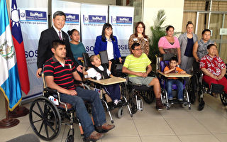 台灣播愛心 捐贈瓜國輪椅 / 駐瓜地馬拉大使館在當地時間24日代表政府，捐贈瓜國第一夫人第2批輪椅，作為社會慈善之用。（駐瓜地馬拉大使館提供）(中央社)