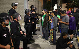 洛杉矶弗格森案抗议升级 近200人被捕